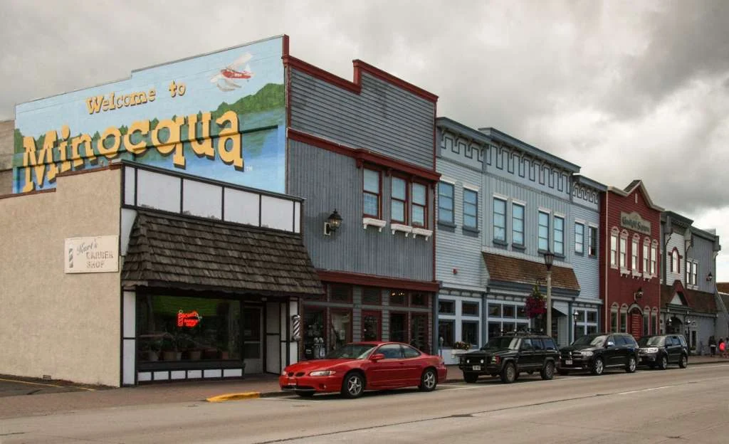 The Welcome to Minocqua mural above the shopfronts on the main street